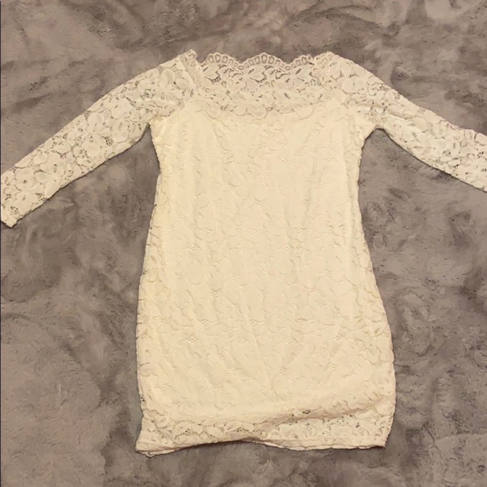 women’s white lace dress
